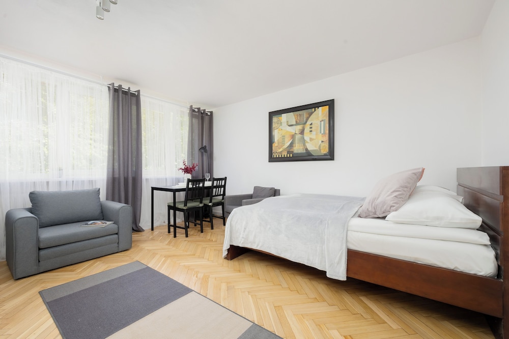 Studio Bagno Warsaw Downtown by Renters view 4