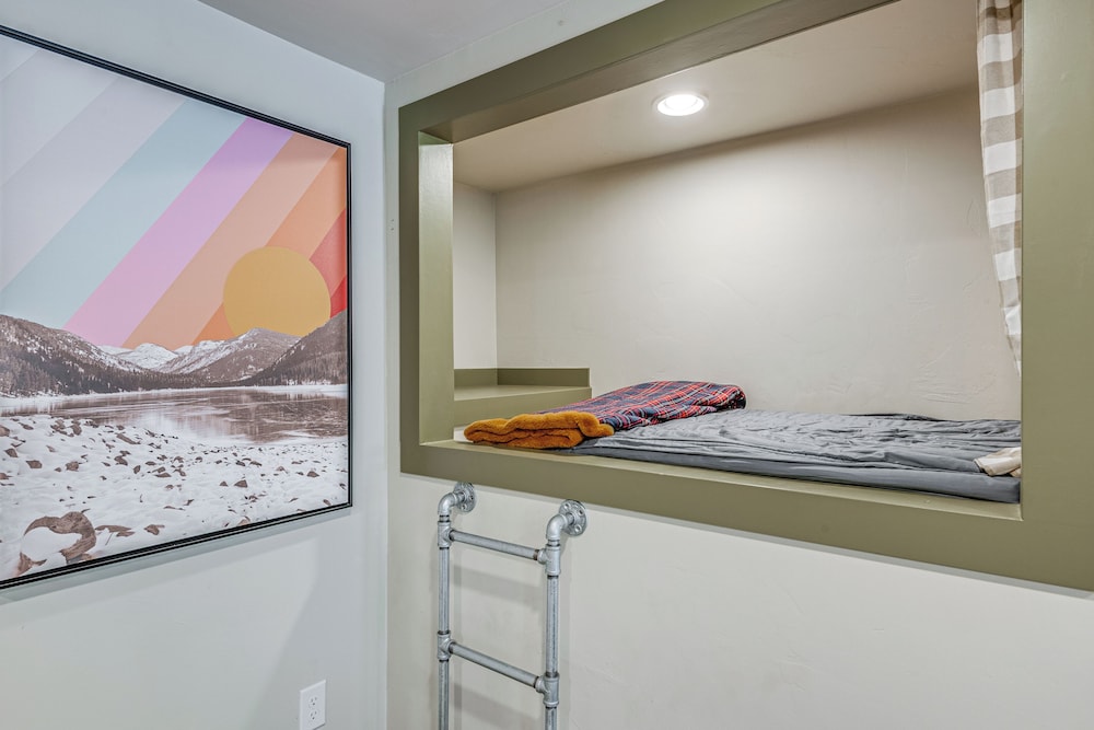 Lake Access, Mtn Views: 'cooks Cabin' in Kamas!