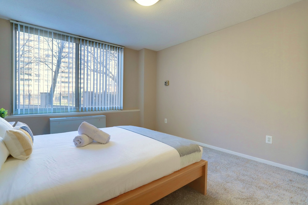 Crystal City Comfortable Apartments