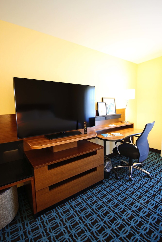 London Vacations - Fairfield Inn Suites by Marriott London - Property Image 29