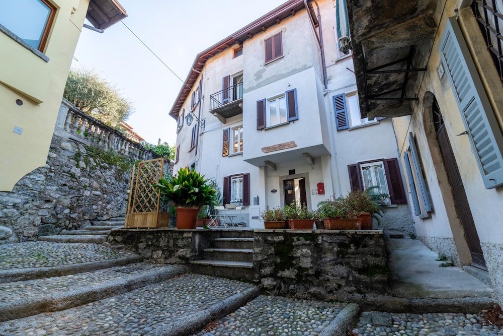Loving Loppia by Wonderful Italy - Glicine view 2