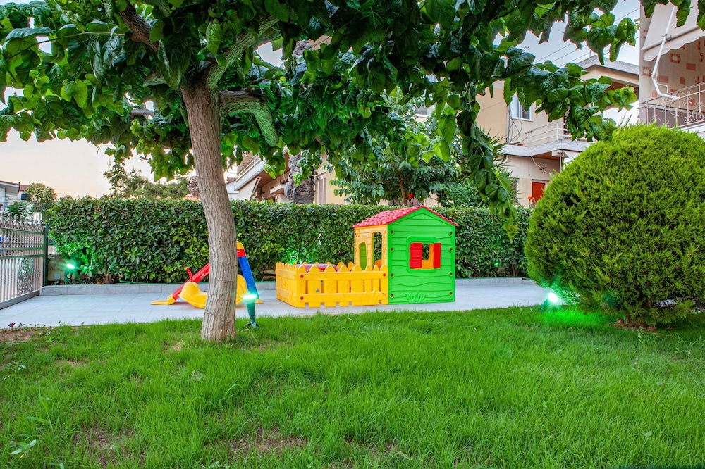 Stork Holiday Apartments - Garden & Sea View
