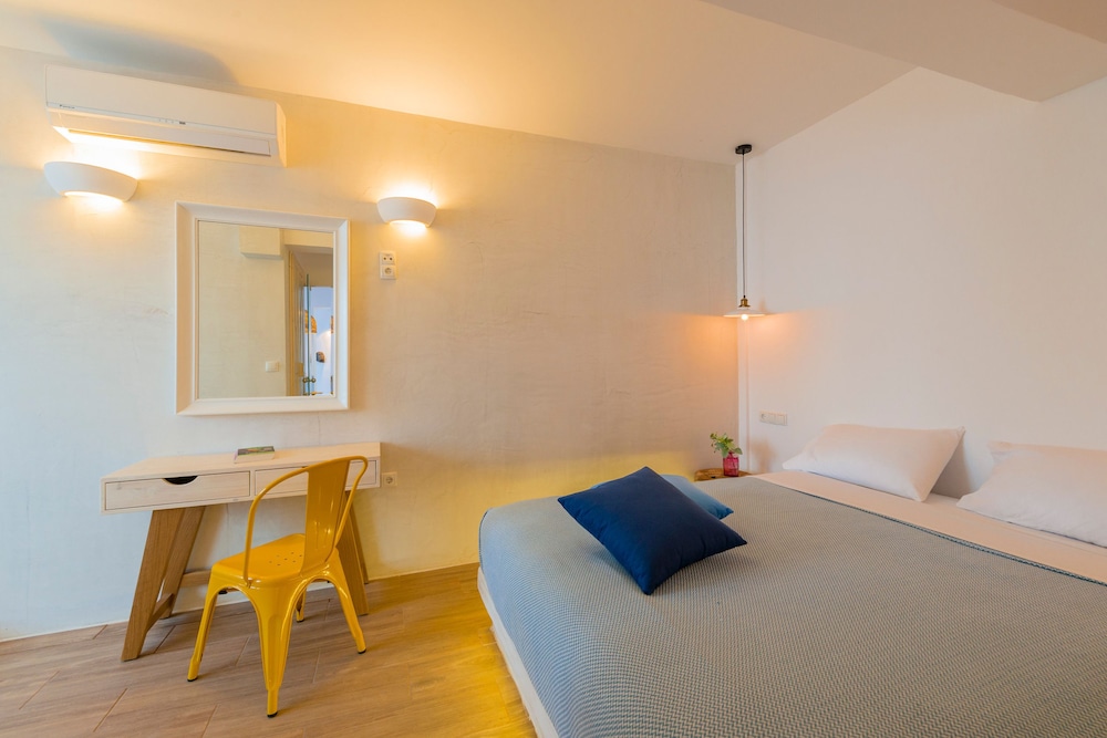 Kouros Home Hotel