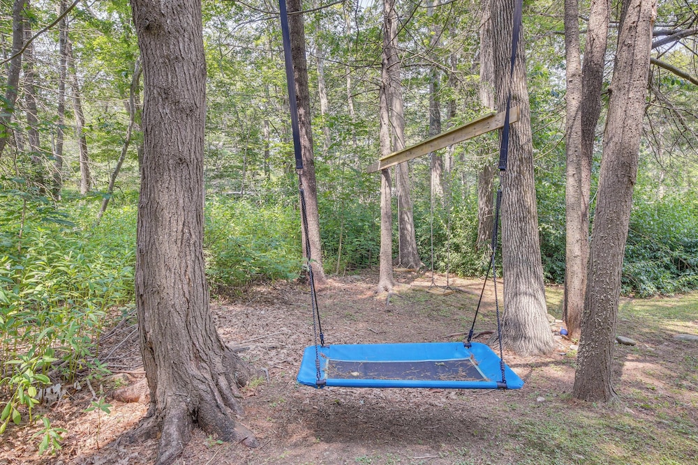 Cozy Boothbay Studio w/ Patio ~ 5 Mi to Harbor!