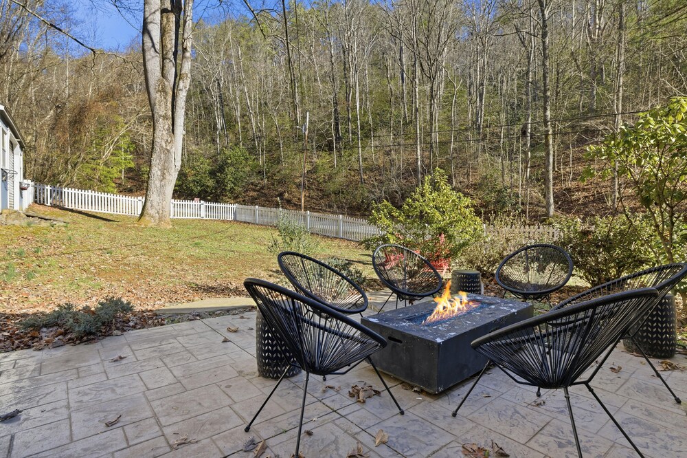 Smokin' Blue Villa 3 Bedroom Home