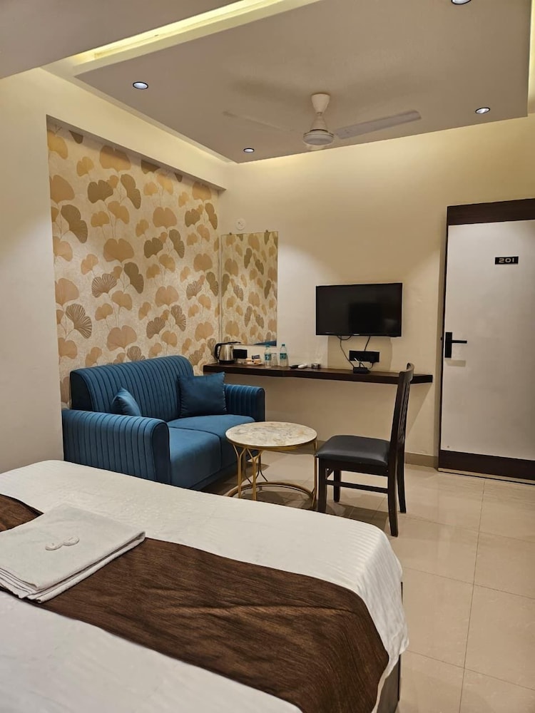 Hotel lotus exicutive
