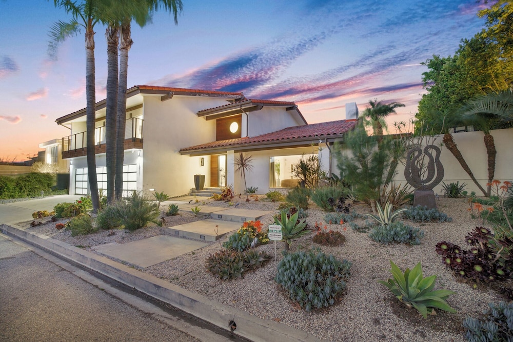 Stradella View - Bel-air Oasis w/ Infinity Pool & Stunning Panoramic Views