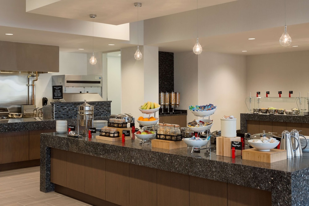Embassy Suites by Hilton The Woodlands at Hughes Landing - Property Image 19