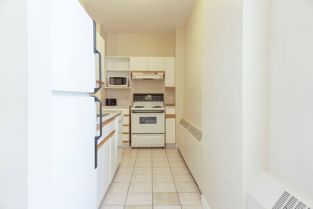 Premium 2-bed Condo Uptown SJ w Parking Location