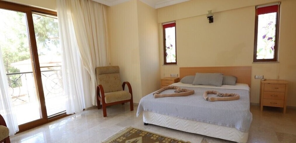 Villa AX12 by JoyLettings view 2