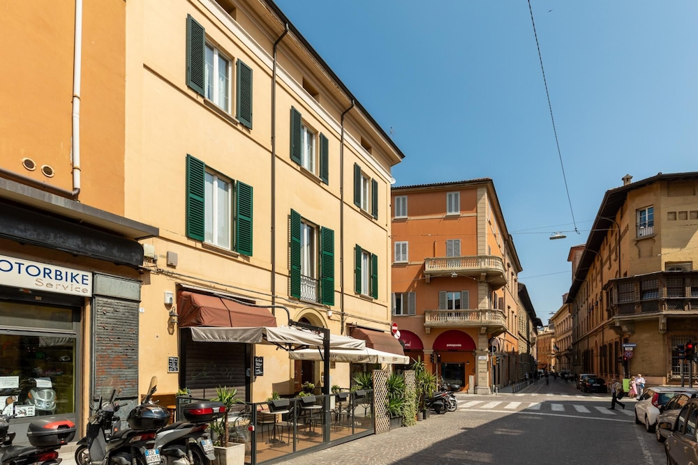 Via D Azeglio 37 - Casa Dell Auriga