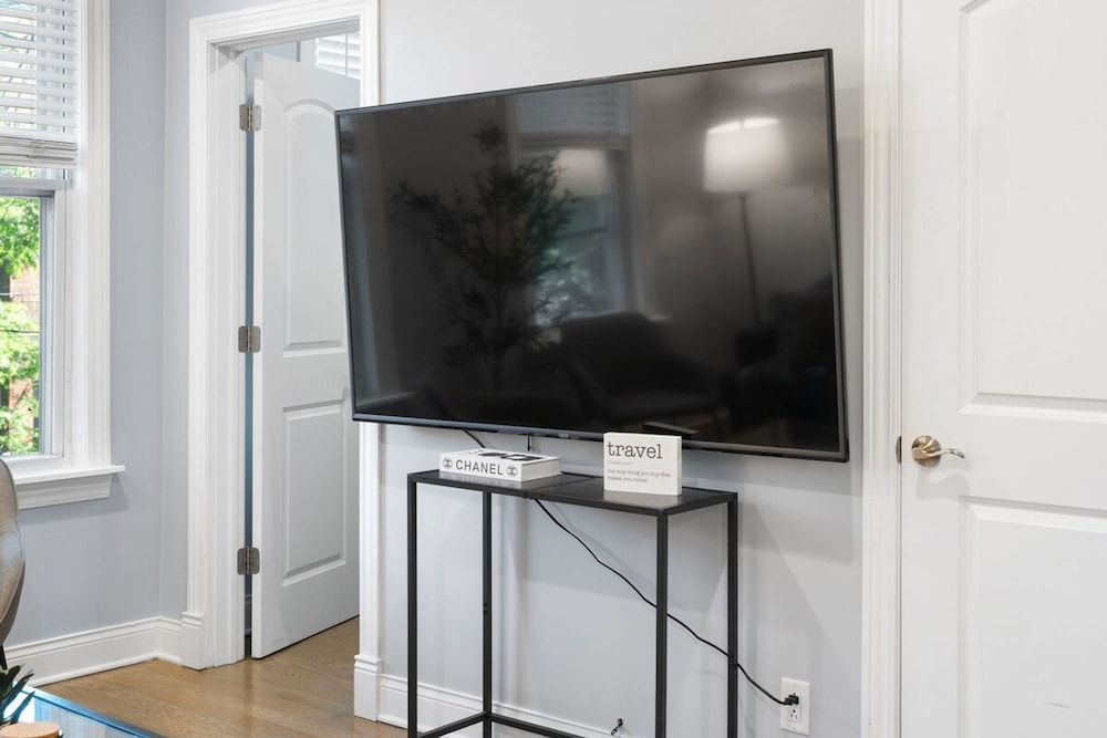 Stylish 2BR Urban Retreat in River West