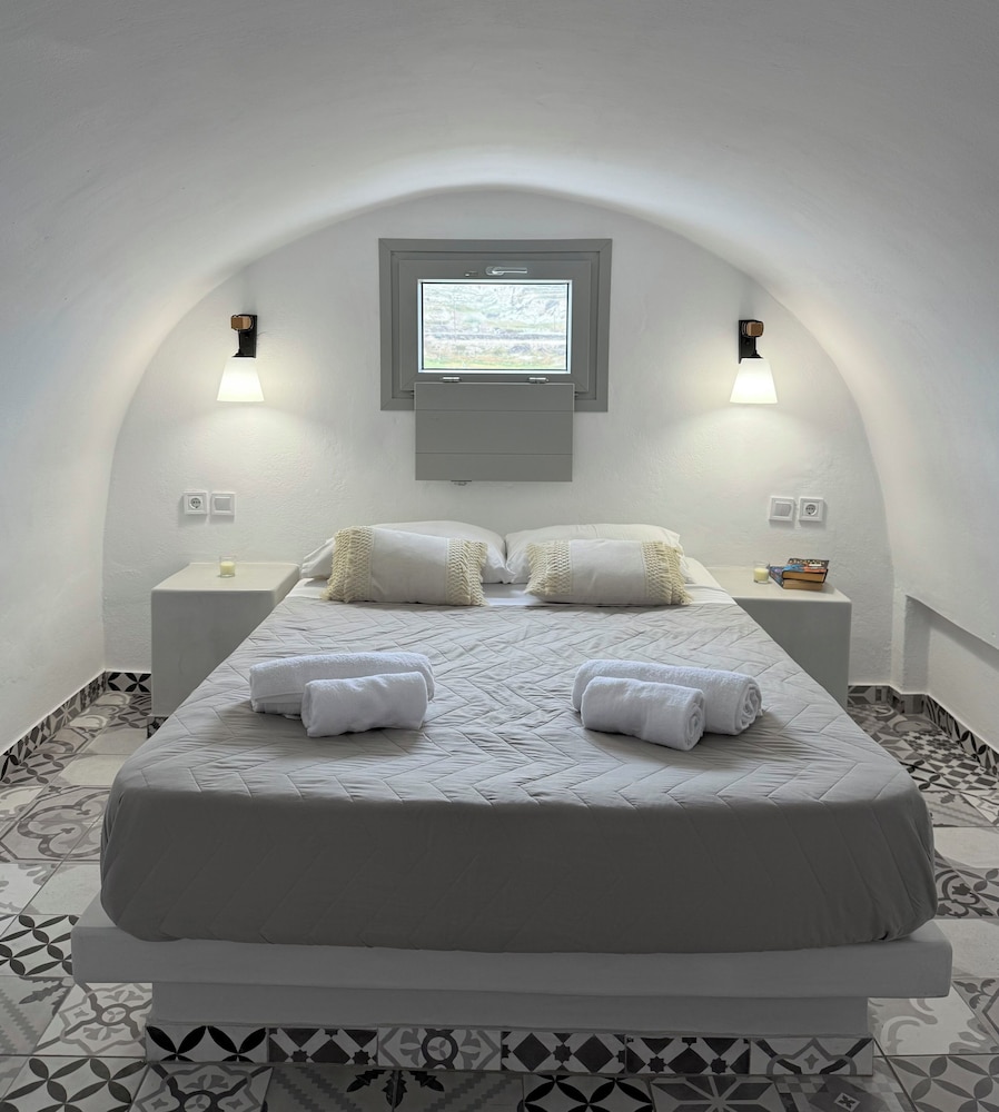 Giasemi Fira Studios