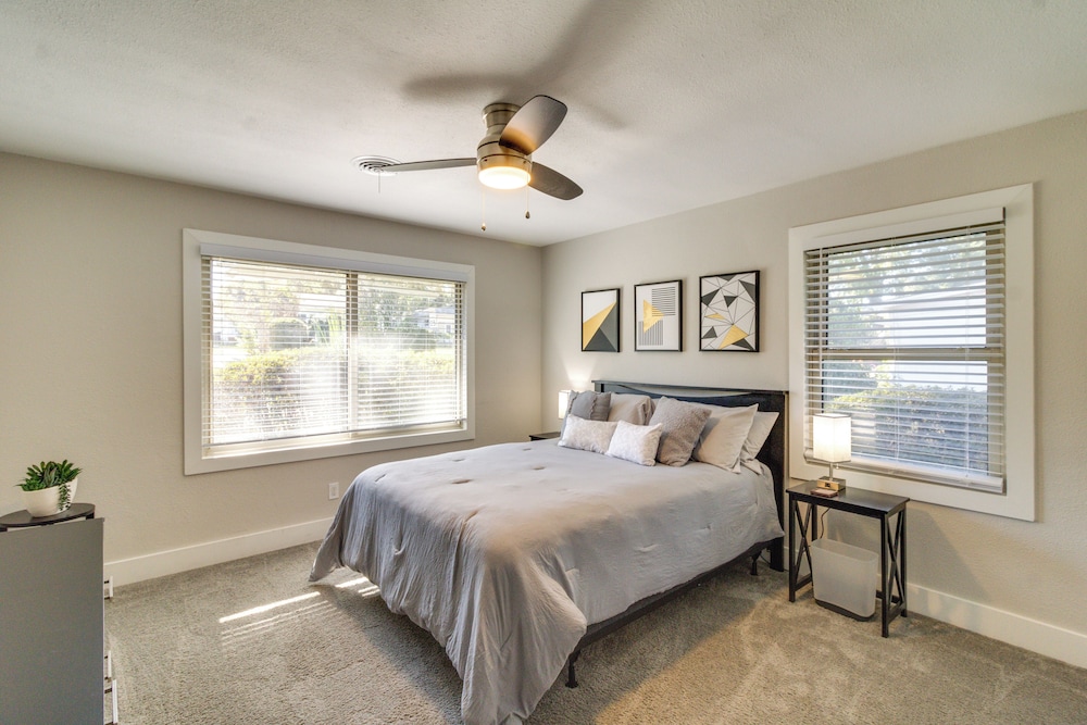 Home w/ Patio & Games Near Dtwn Pensacola!