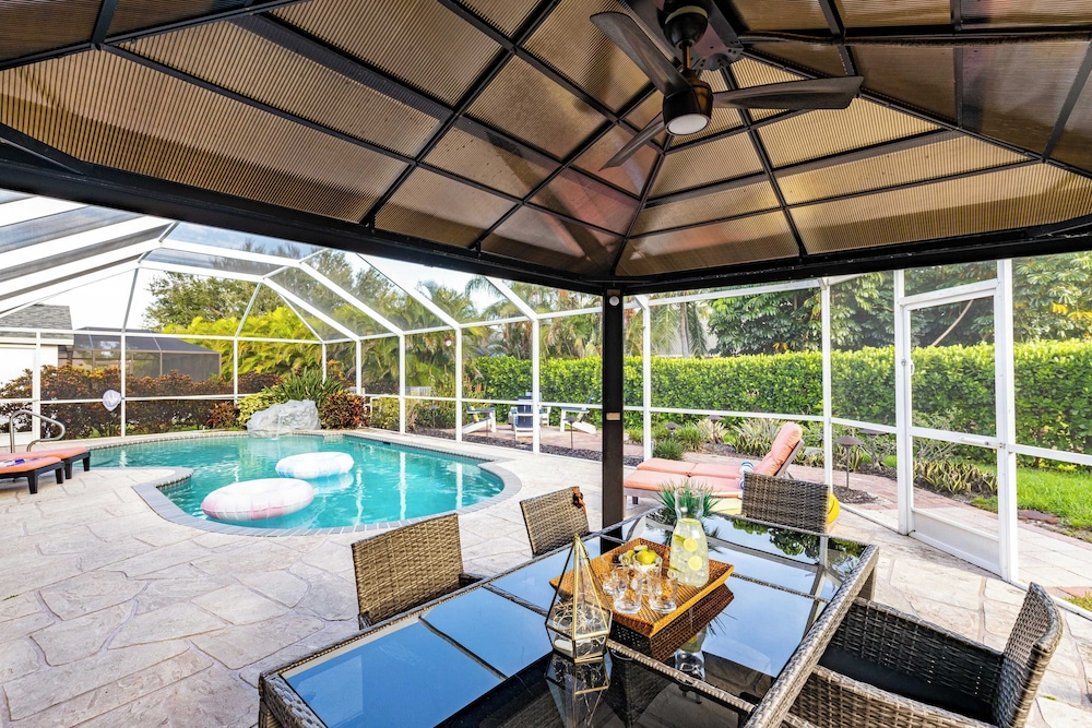 Private Pool, Firepit, Game Room Mins to Beaches + Community Amenities Casa Solara by Avantstay