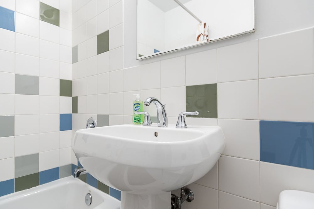 2 Bed Apt Ideally Located in UES of Manhattan