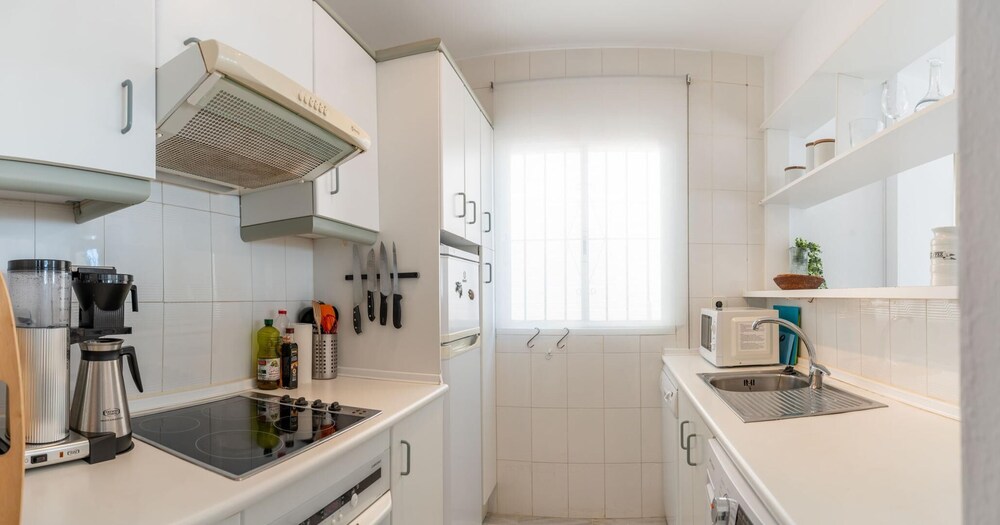 Lovely 2-bed Calahonda Apartment sea & Golf Views
