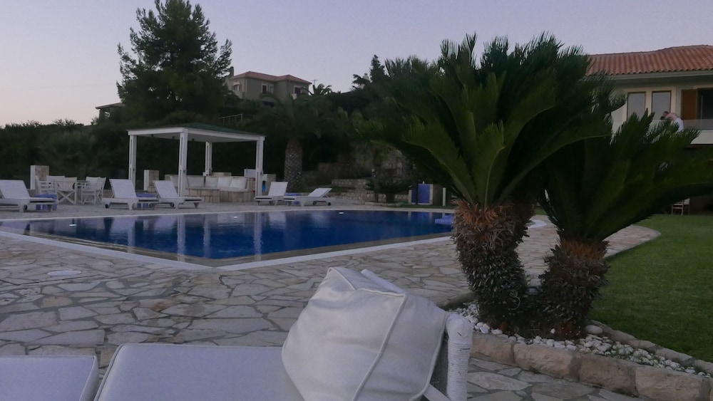 Agnanti Suites