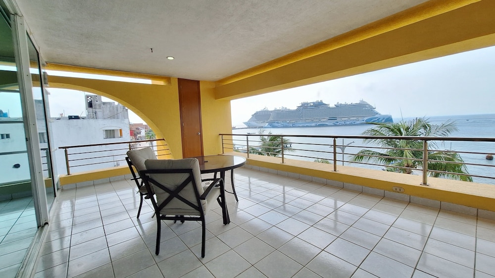 Ocean view 2BR Condo downtown Cozumel
