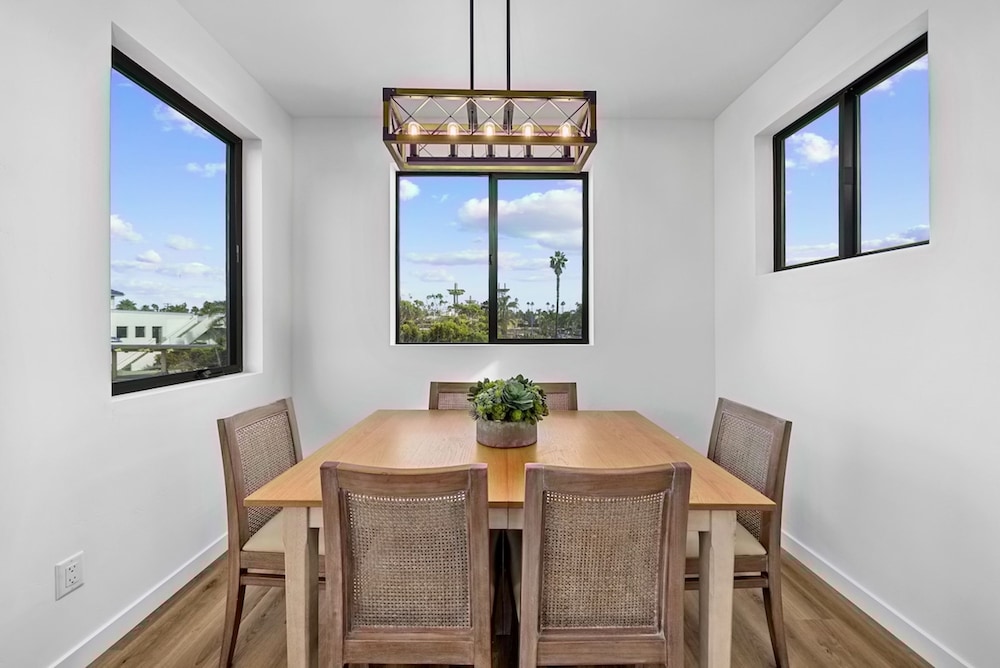 Rooftop Home With Ocean View Private Parking