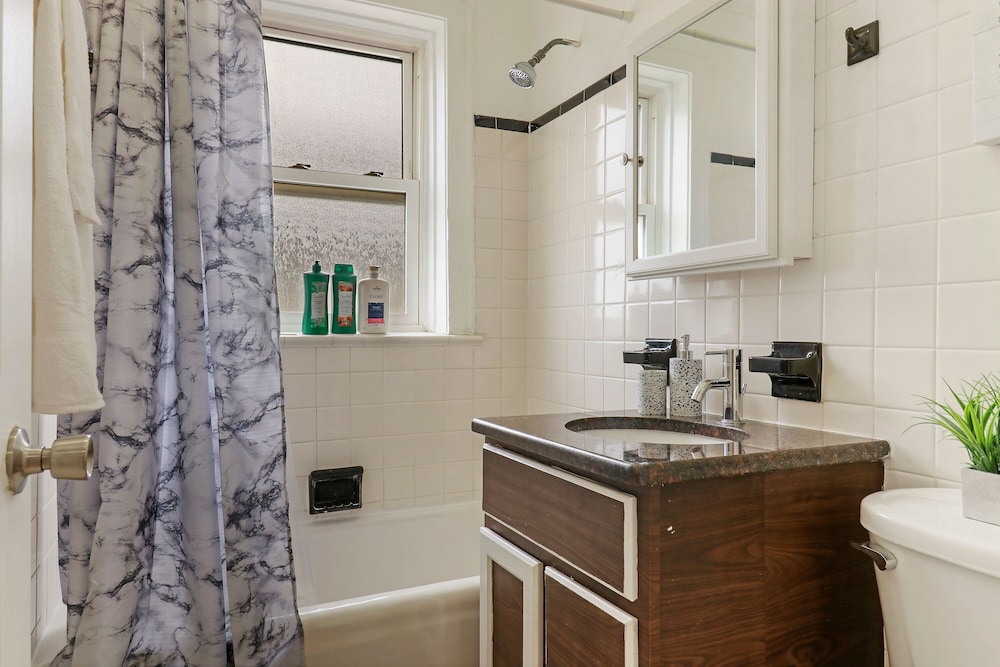 Chic 2BR Near Irving Park - Cullom D3