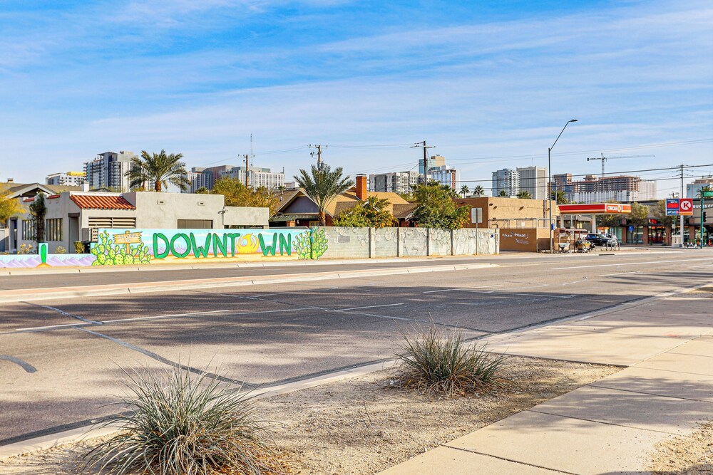 1 Mi to Dtwn: Updated Guesthouse in Phoenix!