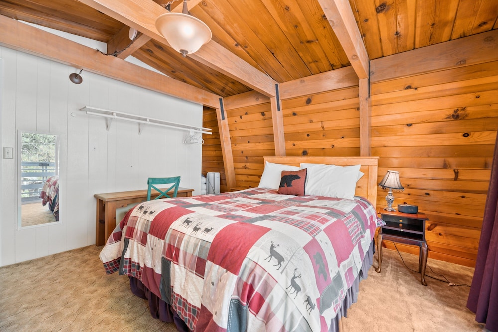 A Beary Happy Cabin view 5