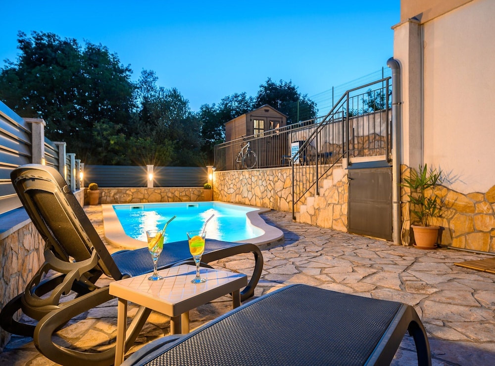 Pretty Villa With View