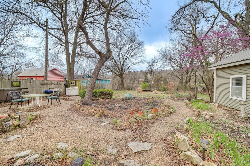 Historic Cabin w/ Yard: 1 Mi to Lake Spavinaw! view 4