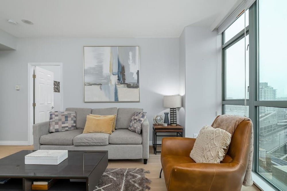 1 Bdrm With View of Ocean Very Centrally Located - Image 1