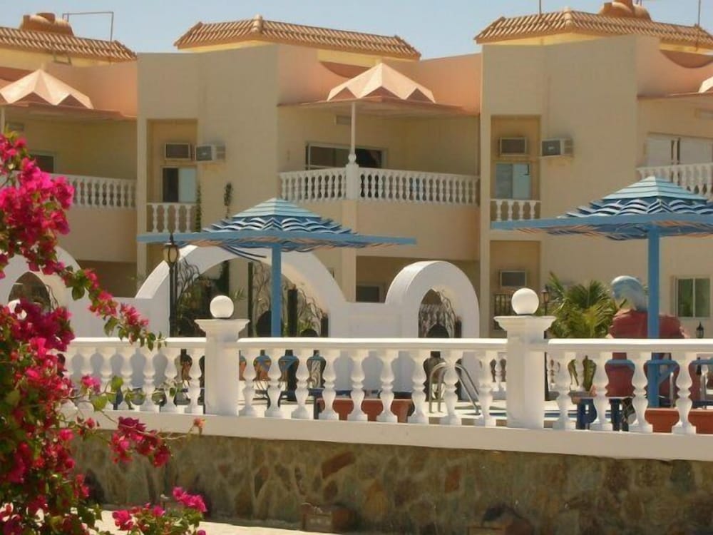 Dolphin Beach Resort