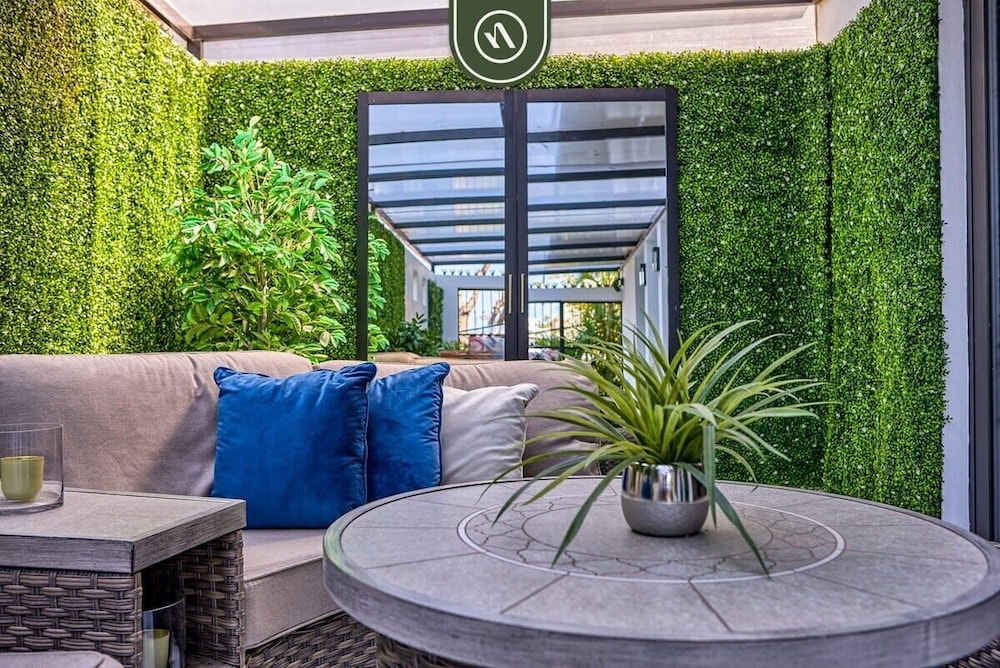 Modern 2BR Condo in Old Town - Private Terrace