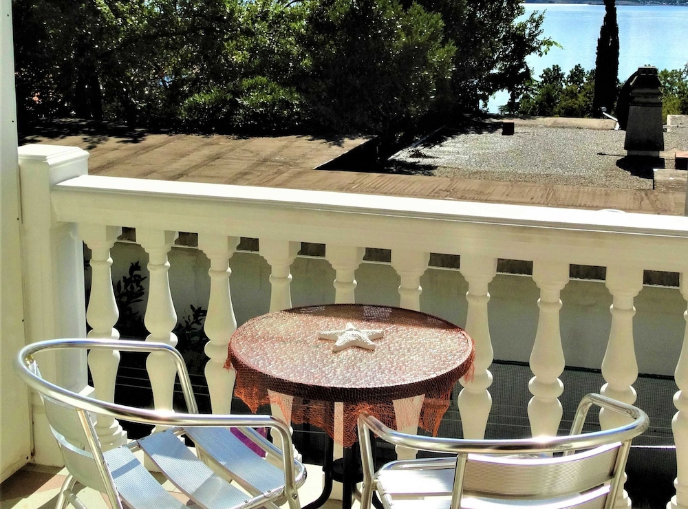 Warm and Welcoming Apartments With Sea View