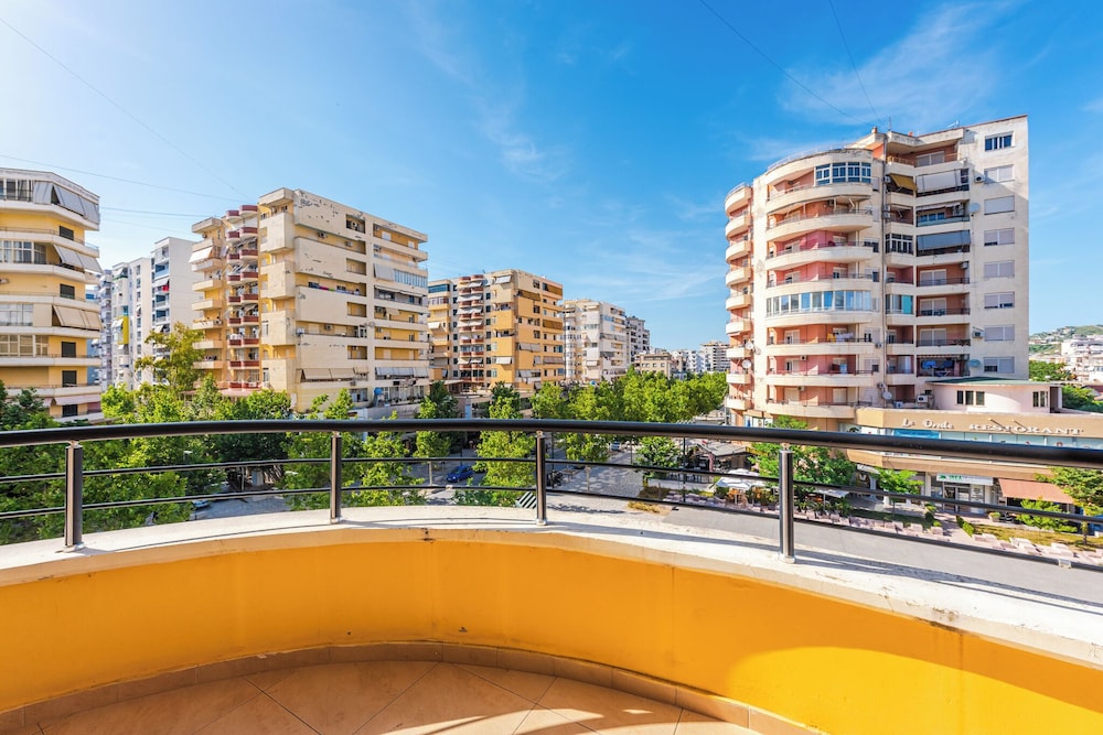 Kondo Stays - City Center Apartments