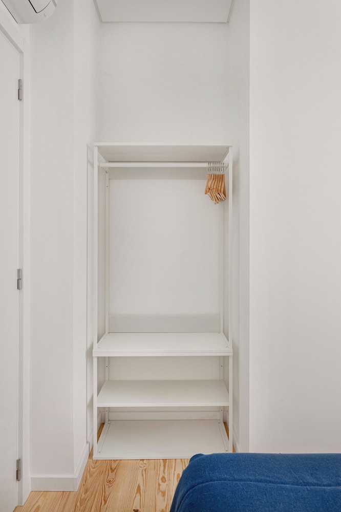 AB10 Modern Lisbon