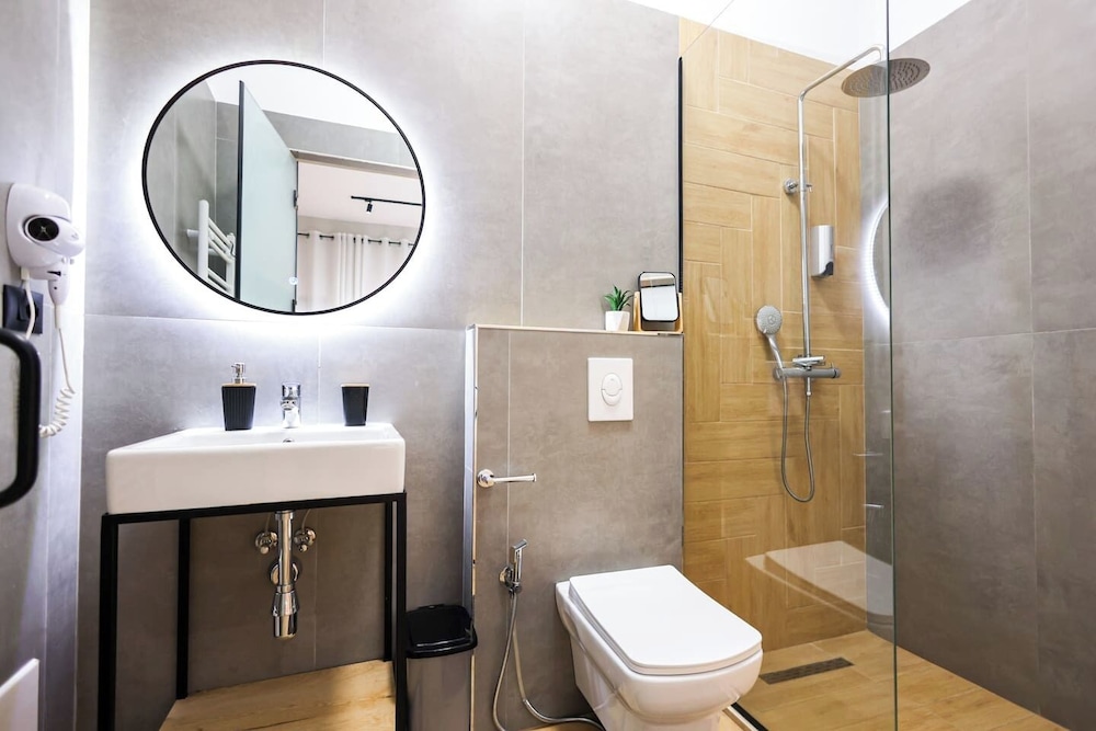 Grandstay Central 104