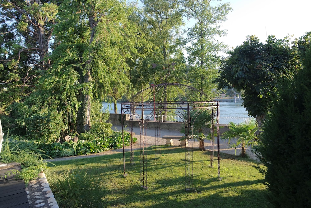 Villa Rhôna