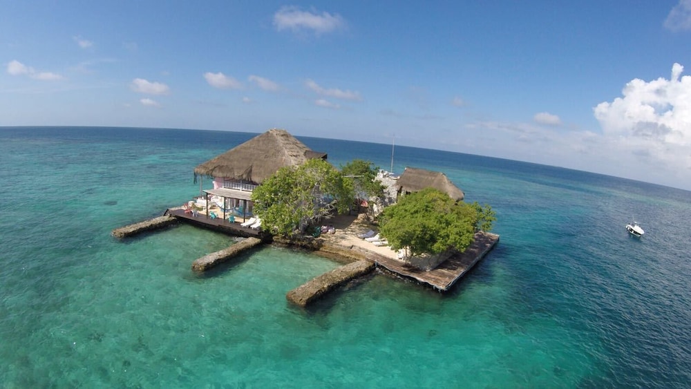 Isla Rosa Boutique by NOMAD GURU