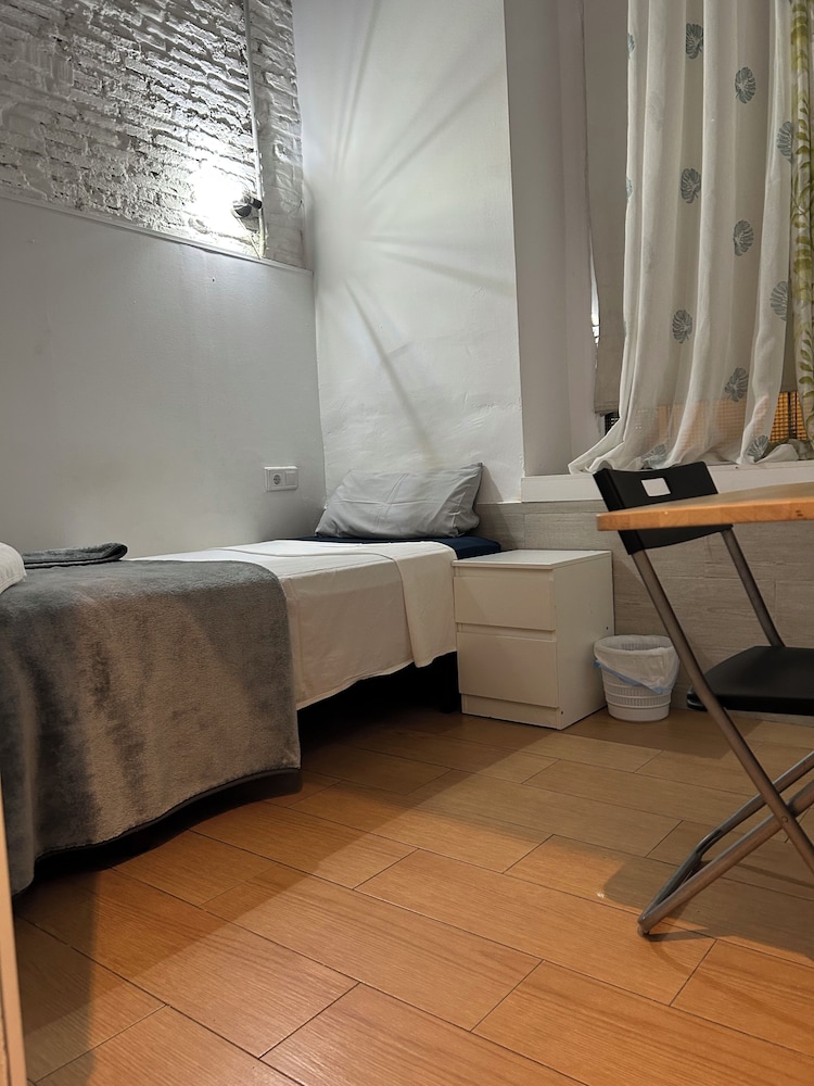 airbhouse private rooms & apartments