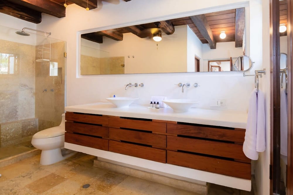 w Vibrant House 5BR w Pool n AC in Cartagena
