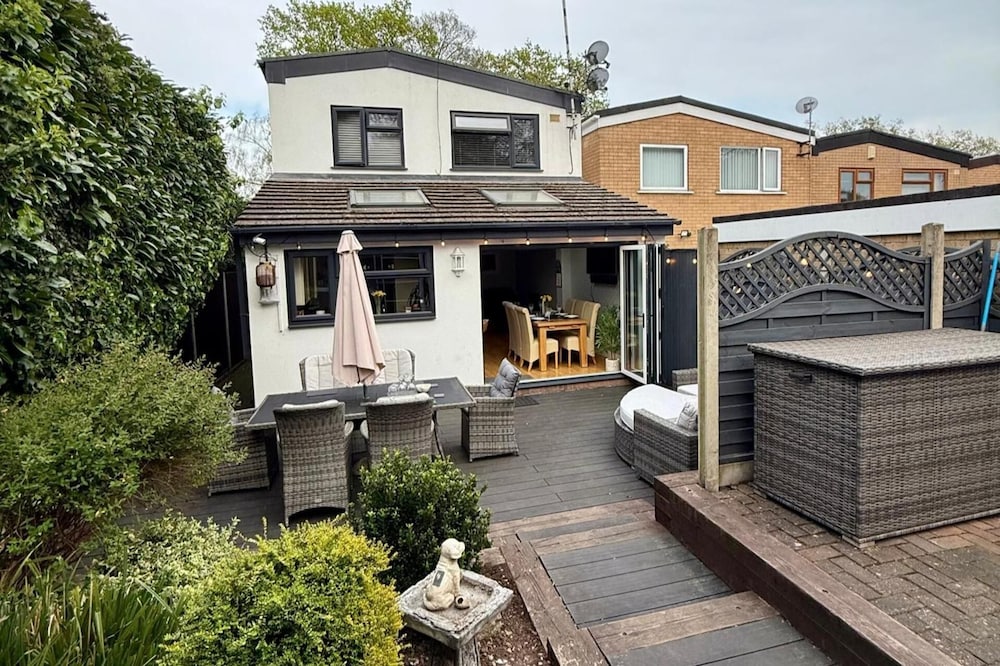 3 Bed-sleeps 6-hot Tub-pet Friendly-parking