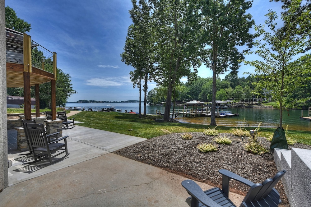 Bright Water Cove by Avantstay Saltwater Pool