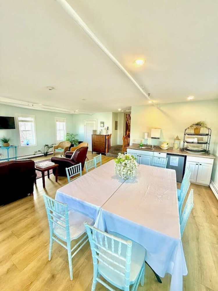 The Glen Cove Hotel & Restaurant