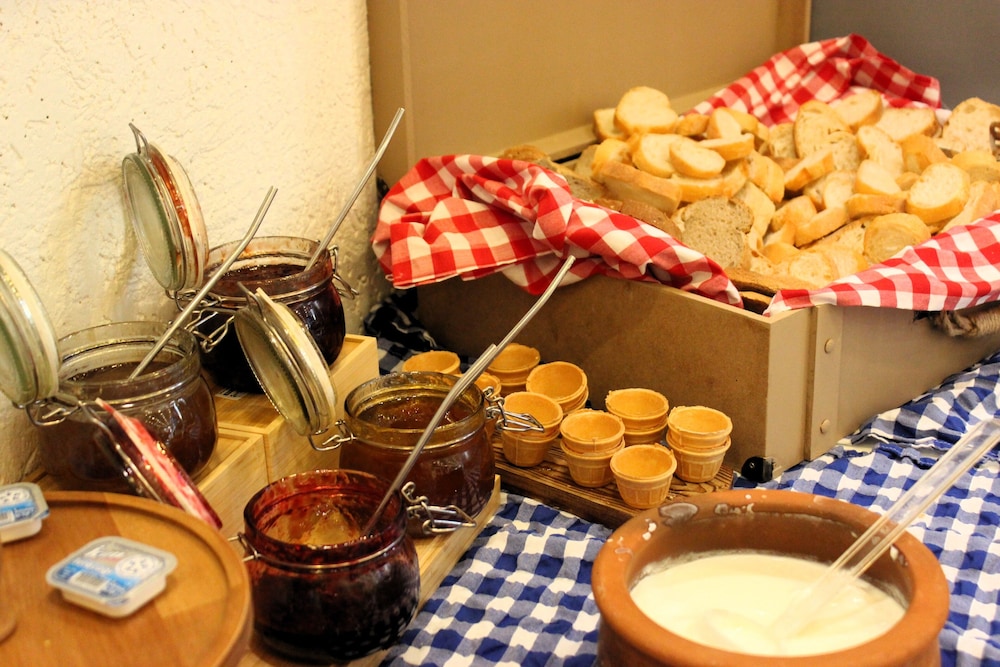 Bonnie City Hotel - Image 71