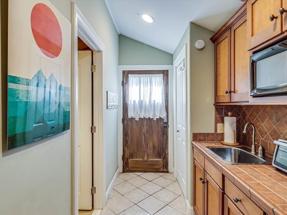 Rockport Treehouse 1 Bedroom Home