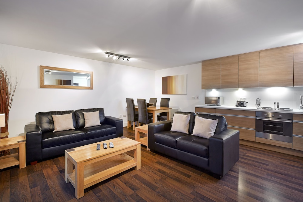 Basingstoke Vacations - Skyline Plaza by Viridian Apartments - Property Image 6