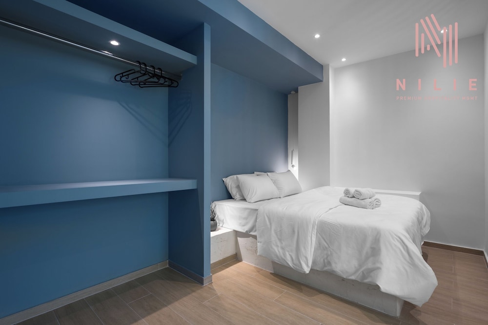 Venus, Nilie Hospitality MGMT