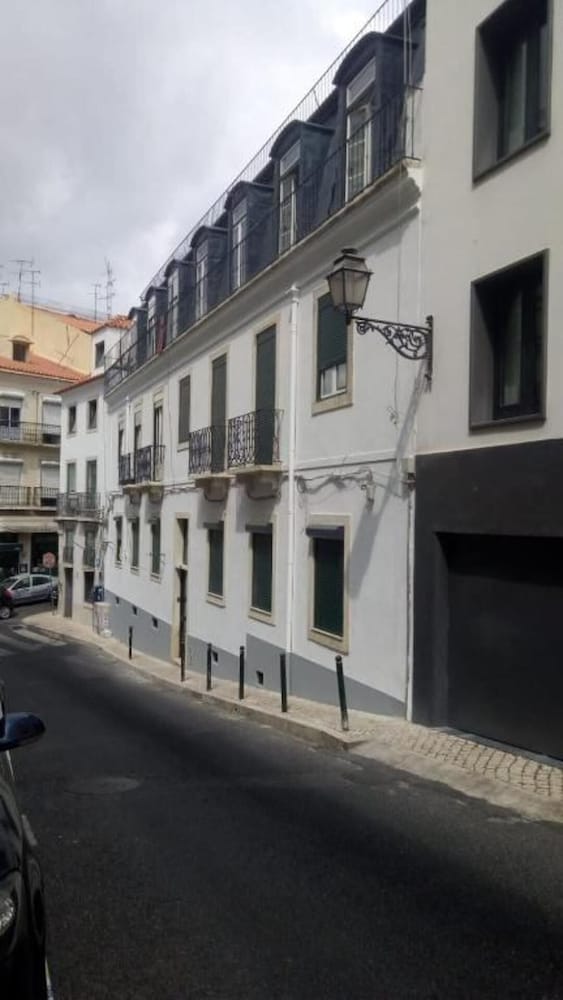 Modern 2-bed Apartment - Heart of Downtown Lisbon