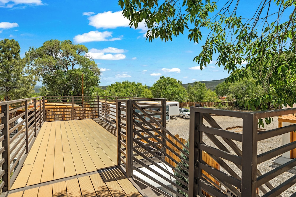 LUXX LODGE Glamping and Taos RV Park