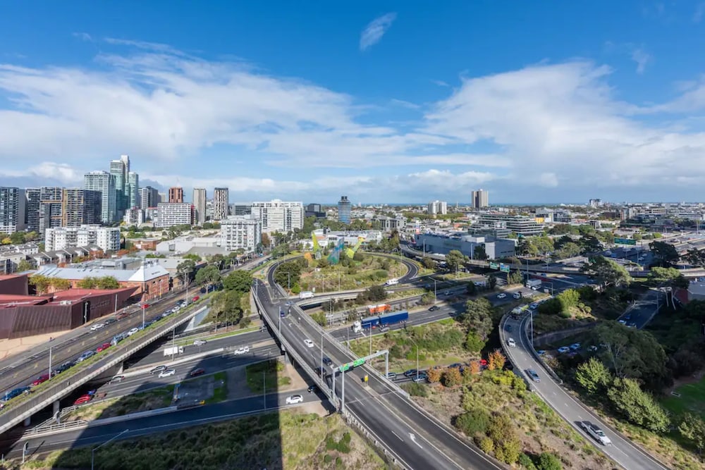 Stylish 2-bed Apt in Southbank With Parking